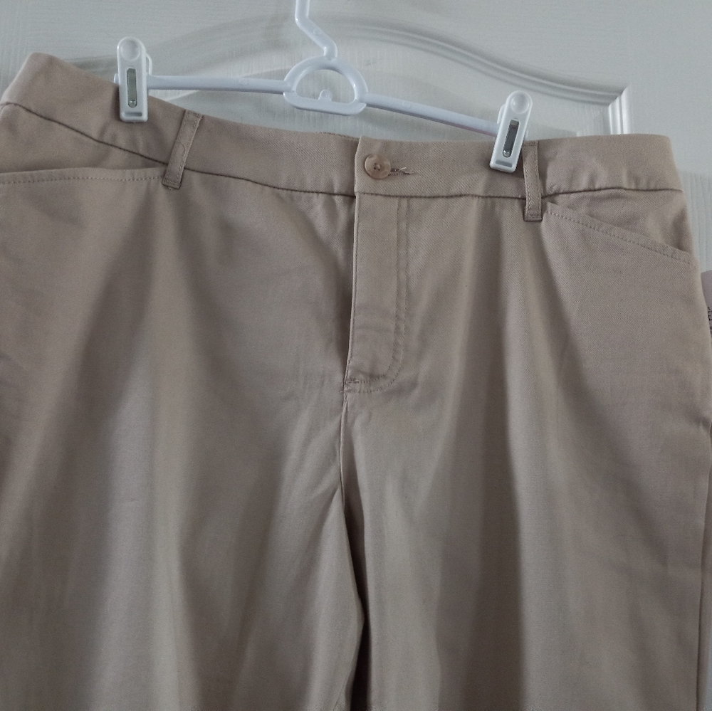 NWT St John's Bay Size 18 Cropped Khakis
